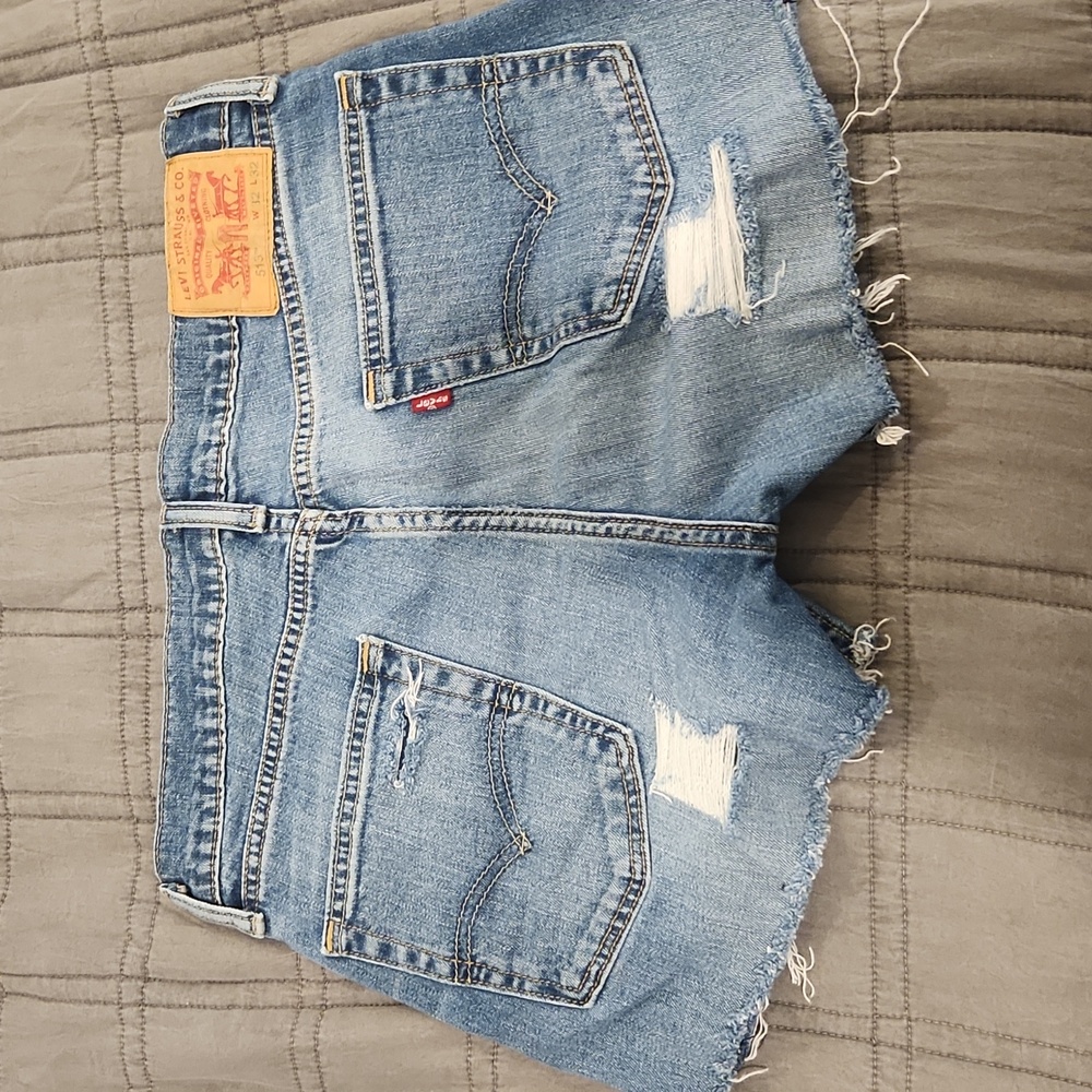 Levi's Classic Blue Ripped Jean Shorts Size 32! - Picture 6 of 11